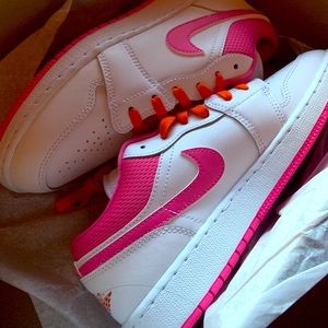 Sue Jordan 1 low (gs) brand new